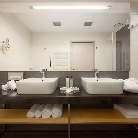 Atrium Hotel 5*