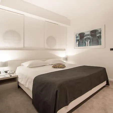 Atrium Hotel 5*