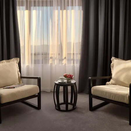 Atrium 5*