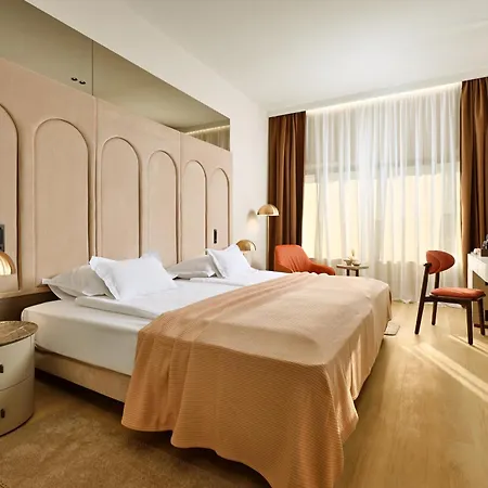 Готель Atrium 5*